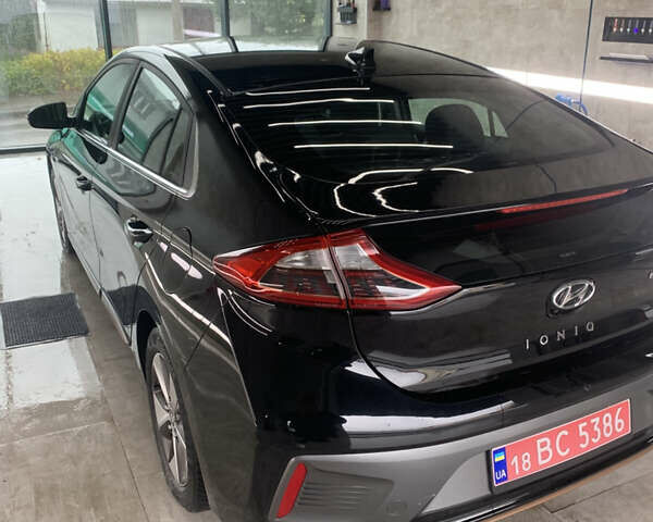 Черный Хендай Ioniq, объемом двигателя 0 л и пробегом 73 тыс. км за 12999 $, фото 4 на Automoto.ua