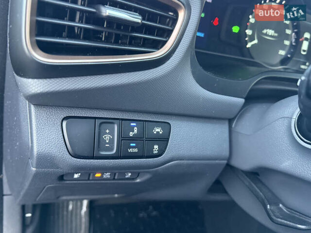 Черный Хендай Ioniq, объемом двигателя 0 л и пробегом 145 тыс. км за 12499 $, фото 44 на Automoto.ua