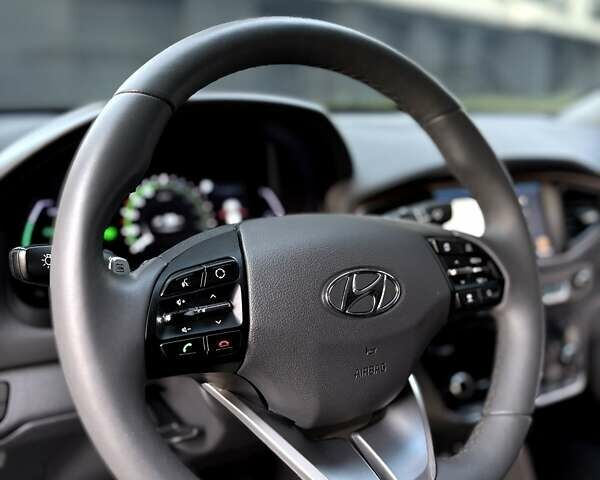 Черный Хендай Ioniq, объемом двигателя 0 л и пробегом 91 тыс. км за 12800 $, фото 46 на Automoto.ua