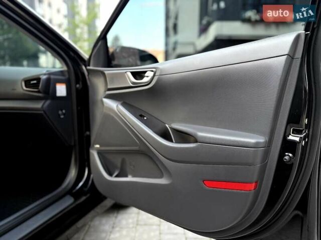 Черный Хендай Ioniq, объемом двигателя 0 л и пробегом 91 тыс. км за 12800 $, фото 59 на Automoto.ua