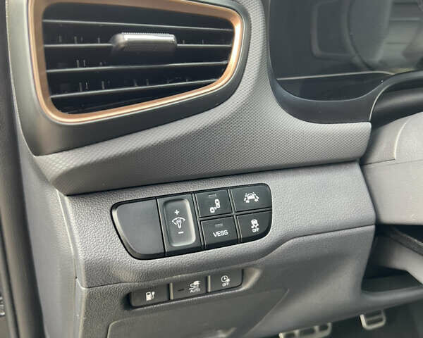 Чорний Хендай Ioniq, об'ємом двигуна 0 л та пробігом 91 тис. км за 14000 $, фото 15 на Automoto.ua