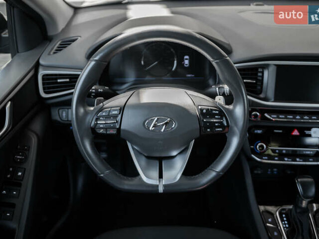 Чорний Хендай Ioniq, об'ємом двигуна 1.58 л та пробігом 53 тис. км за 15850 $, фото 9 на Automoto.ua