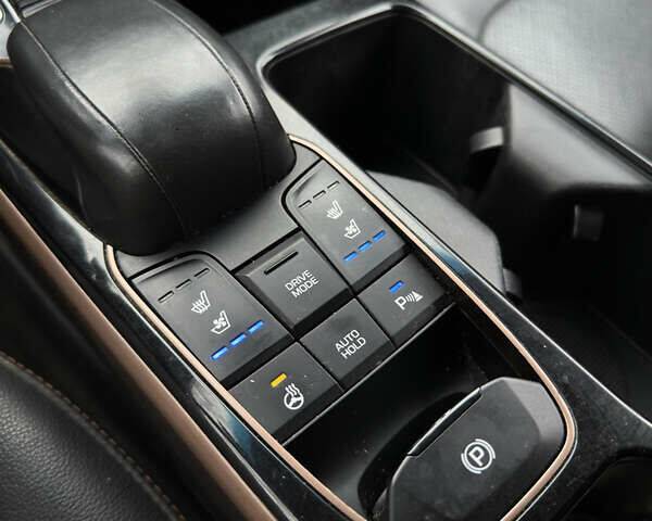 Черный Хендай Ioniq, объемом двигателя 0 л и пробегом 134 тыс. км за 13200 $, фото 44 на Automoto.ua