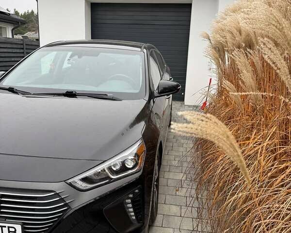 Черный Хендай Ioniq, объемом двигателя 1.6 л и пробегом 139 тыс. км за 16000 $, фото 4 на Automoto.ua