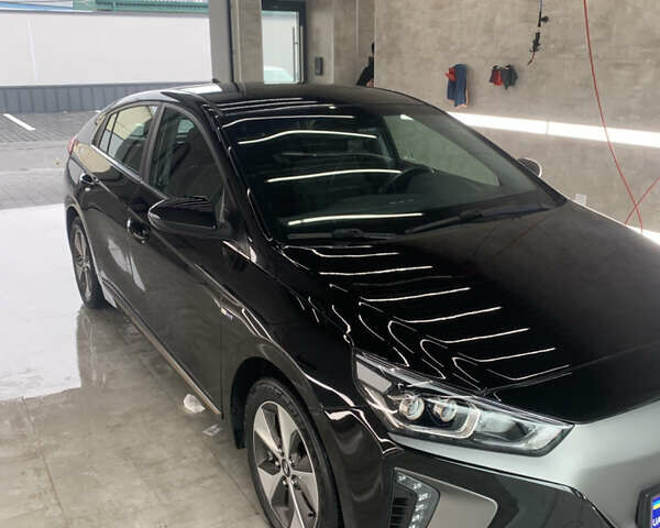 Черный Хендай Ioniq, объемом двигателя 0 л и пробегом 73 тыс. км за 12999 $, фото 1 на Automoto.ua