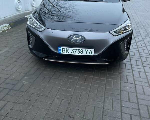 Чорний Хендай Ioniq, об'ємом двигуна 0 л та пробігом 183 тис. км за 11400 $, фото 10 на Automoto.ua