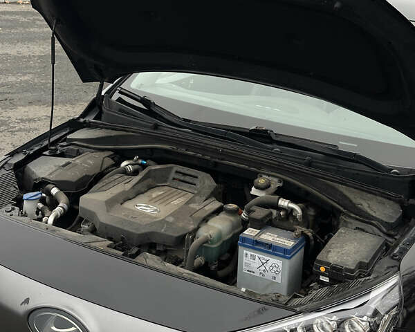 Черный Хендай Ioniq, объемом двигателя 0 л и пробегом 134 тыс. км за 13200 $, фото 57 на Automoto.ua