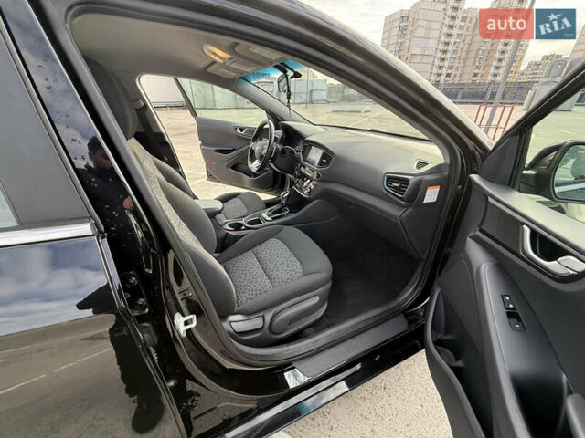 Черный Хендай Ioniq, объемом двигателя 1.6 л и пробегом 77 тыс. км за 15750 $, фото 23 на Automoto.ua