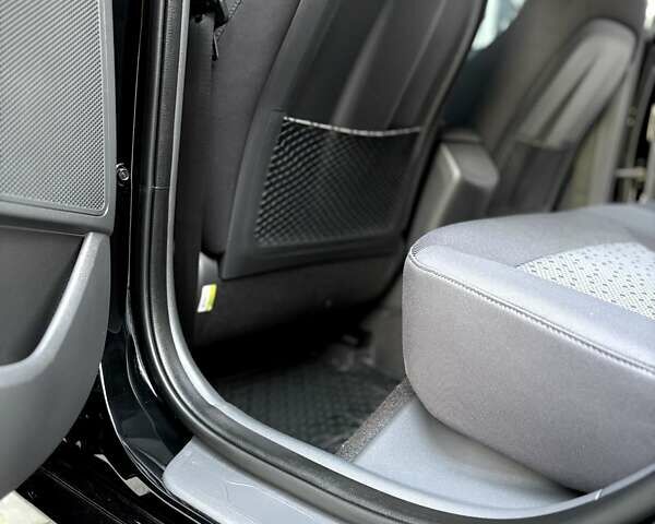 Черный Хендай Ioniq, объемом двигателя 0 л и пробегом 91 тыс. км за 12800 $, фото 74 на Automoto.ua