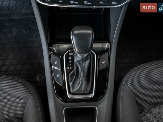 Чорний Хендай Ioniq, об'ємом двигуна 1.58 л та пробігом 53 тис. км за 15850 $, фото 21 на Automoto.ua