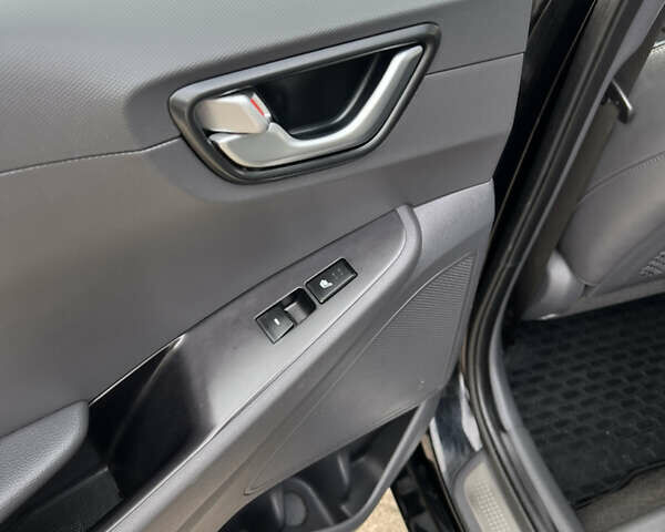 Чорний Хендай Ioniq, об'ємом двигуна 0 л та пробігом 91 тис. км за 14000 $, фото 13 на Automoto.ua