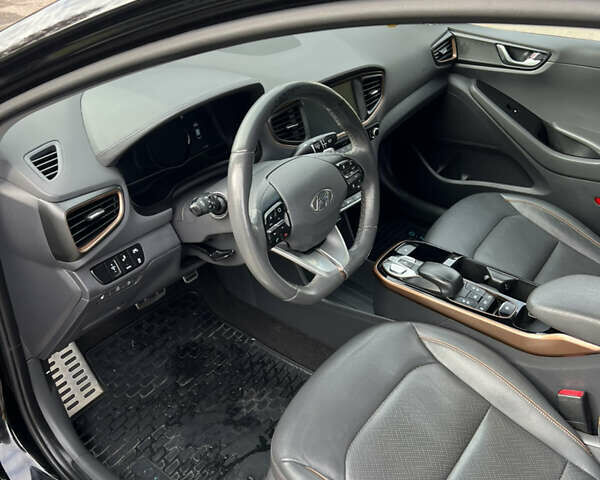 Чорний Хендай Ioniq, об'ємом двигуна 0 л та пробігом 91 тис. км за 14000 $, фото 9 на Automoto.ua