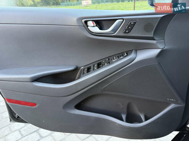 Черный Хендай Ioniq, объемом двигателя 0 л и пробегом 145 тыс. км за 12499 $, фото 73 на Automoto.ua
