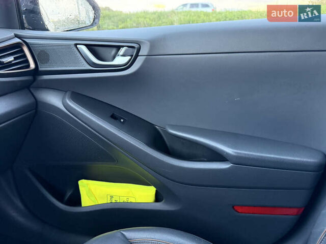 Черный Хендай Ioniq, объемом двигателя 0 л и пробегом 145 тыс. км за 12499 $, фото 40 на Automoto.ua