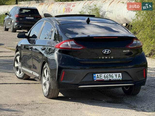 Черный Хендай Ioniq, объемом двигателя 0 л и пробегом 129 тыс. км за 13200 $, фото 14 на Automoto.ua
