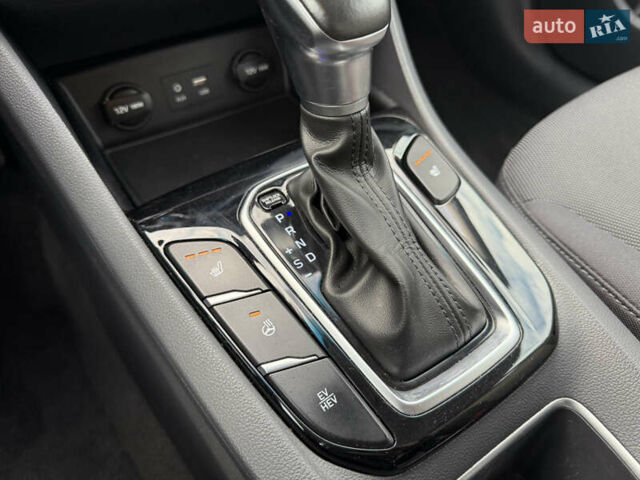 Черный Хендай Ioniq, объемом двигателя 1.6 л и пробегом 77 тыс. км за 15750 $, фото 42 на Automoto.ua