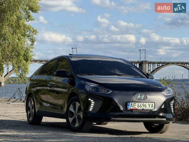 Черный Хендай Ioniq, объемом двигателя 0 л и пробегом 129 тыс. км за 13200 $, фото 4 на Automoto.ua