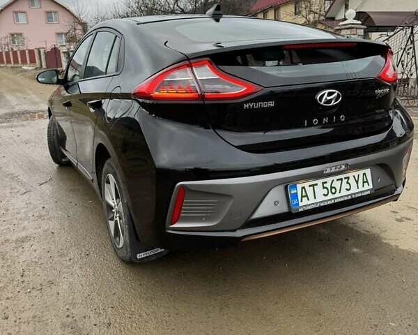 Черный Хендай Ioniq, объемом двигателя 0 л и пробегом 93 тыс. км за 12200 $, фото 9 на Automoto.ua