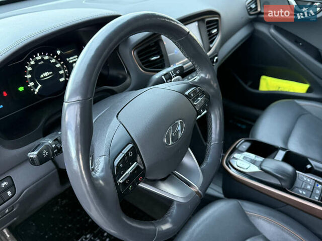 Черный Хендай Ioniq, объемом двигателя 0 л и пробегом 145 тыс. км за 12499 $, фото 35 на Automoto.ua