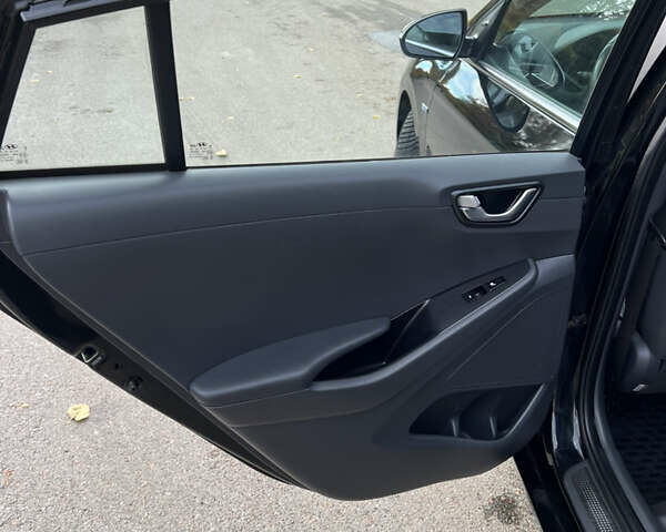 Чорний Хендай Ioniq, об'ємом двигуна 0 л та пробігом 91 тис. км за 14000 $, фото 14 на Automoto.ua