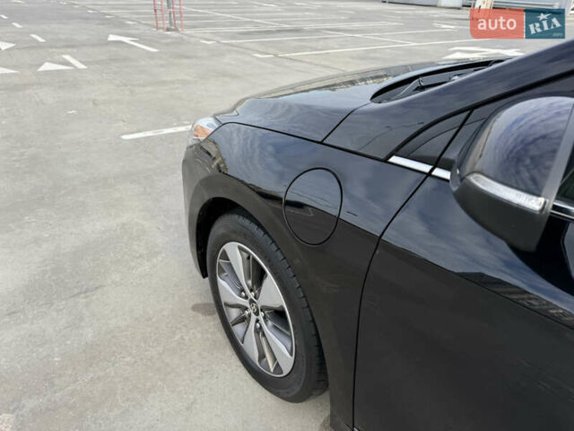 Черный Хендай Ioniq, объемом двигателя 1.6 л и пробегом 77 тыс. км за 15750 $, фото 64 на Automoto.ua