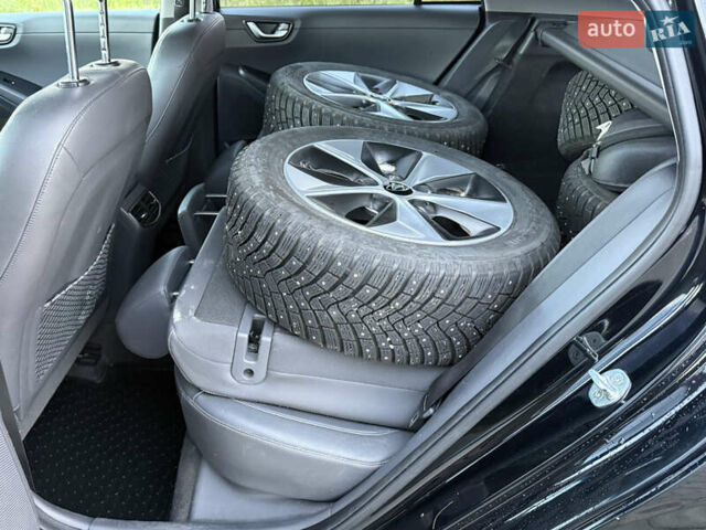 Черный Хендай Ioniq, объемом двигателя 0 л и пробегом 145 тыс. км за 12499 $, фото 71 на Automoto.ua