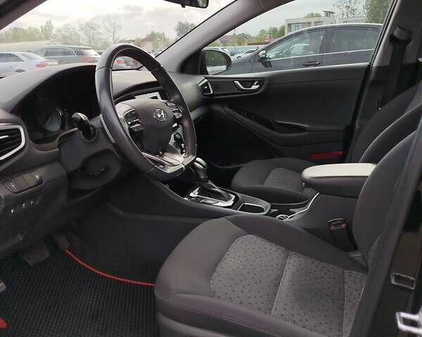 Чорний Хендай Ioniq, об'ємом двигуна 1.58 л та пробігом 76 тис. км за 16500 $, фото 4 на Automoto.ua