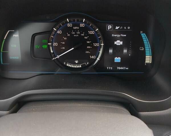 Чорний Хендай Ioniq, об'ємом двигуна 1.58 л та пробігом 76 тис. км за 16500 $, фото 5 на Automoto.ua