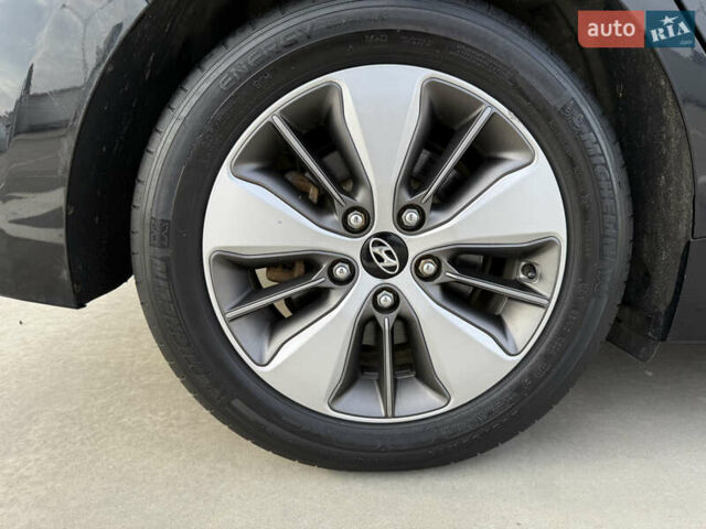 Черный Хендай Ioniq, объемом двигателя 1.6 л и пробегом 77 тыс. км за 15900 $, фото 60 на Automoto.ua