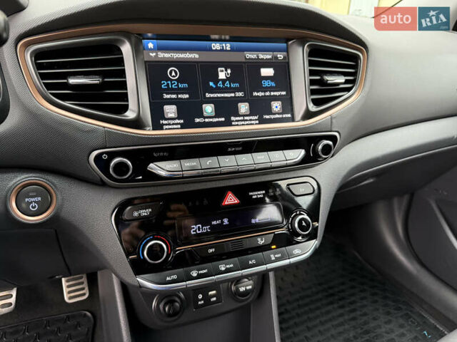 Черный Хендай Ioniq, объемом двигателя 0 л и пробегом 100 тыс. км за 14200 $, фото 22 на Automoto.ua