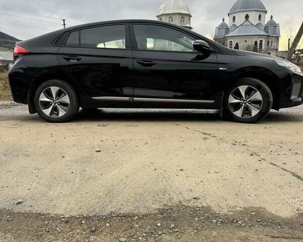 Черный Хендай Ioniq, объемом двигателя 0 л и пробегом 93 тыс. км за 12200 $, фото 8 на Automoto.ua