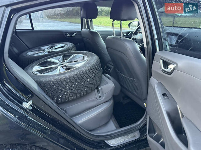 Черный Хендай Ioniq, объемом двигателя 0 л и пробегом 145 тыс. км за 12499 $, фото 58 на Automoto.ua