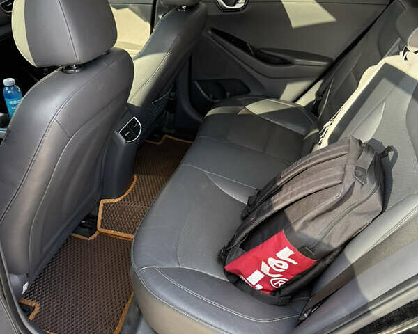 Черный Хендай Ioniq, объемом двигателя 0 л и пробегом 129 тыс. км за 13200 $, фото 27 на Automoto.ua