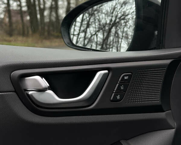 Черный Хендай Ioniq, объемом двигателя 0 л и пробегом 134 тыс. км за 13200 $, фото 14 на Automoto.ua
