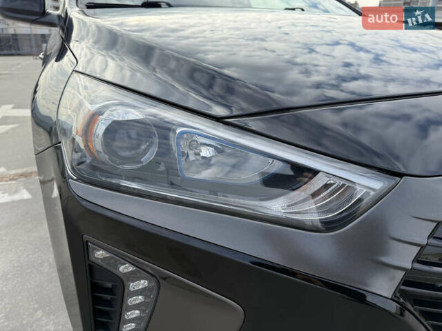 Черный Хендай Ioniq, объемом двигателя 1.6 л и пробегом 77 тыс. км за 15900 $, фото 71 на Automoto.ua