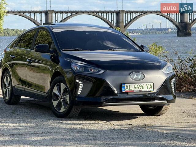 Черный Хендай Ioniq, объемом двигателя 0 л и пробегом 129 тыс. км за 13200 $, фото 3 на Automoto.ua