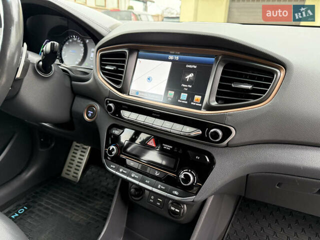 Черный Хендай Ioniq, объемом двигателя 0 л и пробегом 100 тыс. км за 14200 $, фото 31 на Automoto.ua