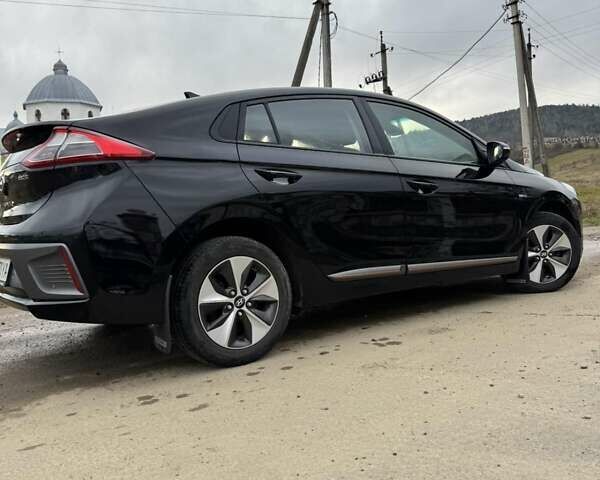 Черный Хендай Ioniq, объемом двигателя 0 л и пробегом 93 тыс. км за 12200 $, фото 6 на Automoto.ua