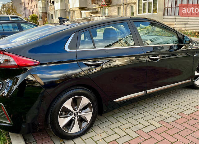 Чорний Хендай Ioniq, об'ємом двигуна 0 л та пробігом 90 тис. км за 14150 $, фото 6 на Automoto.ua