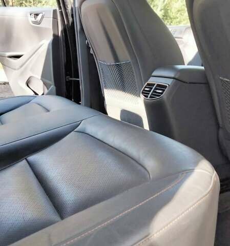 Черный Хендай Ioniq, объемом двигателя 0 л и пробегом 161 тыс. км за 12500 $, фото 2 на Automoto.ua