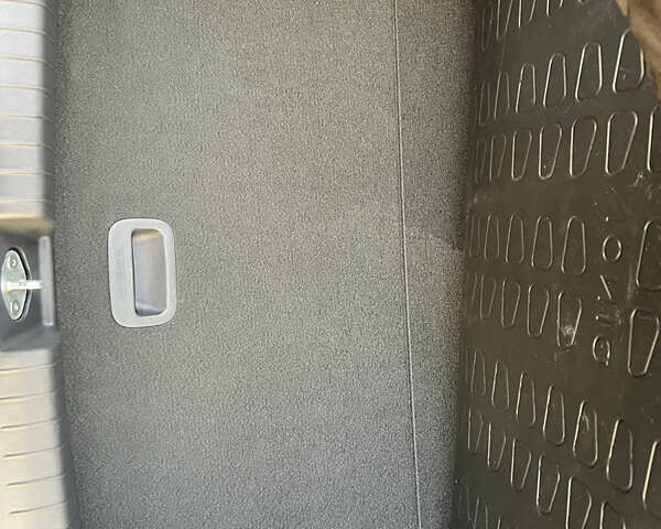 Чорний Хендай Ioniq, об'ємом двигуна 0 л та пробігом 90 тис. км за 14150 $, фото 60 на Automoto.ua