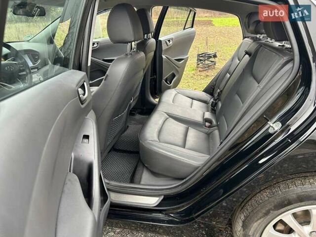 Чорний Хендай Ioniq, об'ємом двигуна 0 л та пробігом 65 тис. км за 15500 $, фото 3 на Automoto.ua