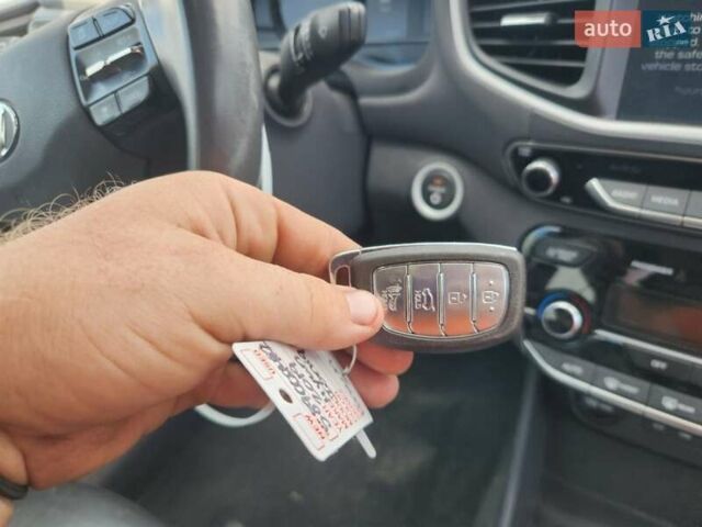 Черный Хендай Ioniq, объемом двигателя 0 л и пробегом 60 тыс. км за 9299 $, фото 3 на Automoto.ua