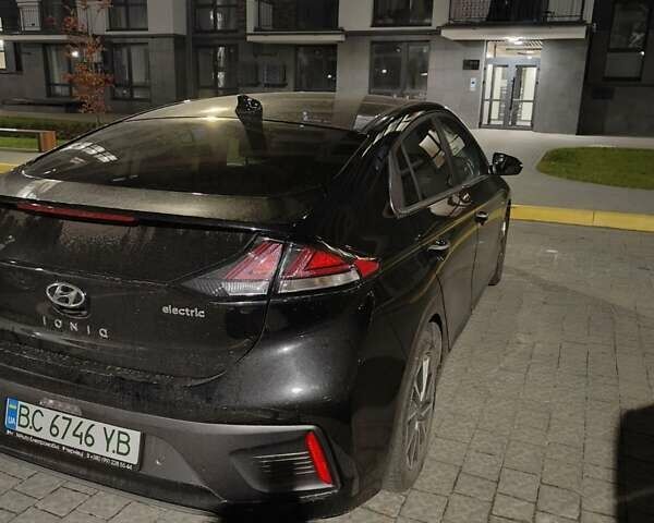 Черный Хендай Ioniq, объемом двигателя 0 л и пробегом 181 тыс. км за 14000 $, фото 2 на Automoto.ua