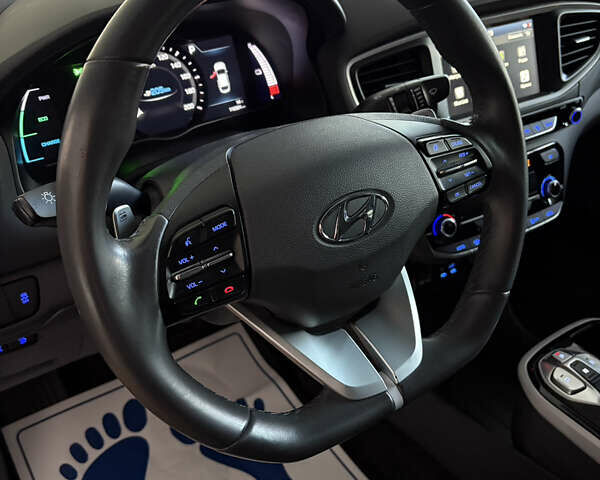 Чорний Хендай Ioniq, об'ємом двигуна 0 л та пробігом 113 тис. км за 12500 $, фото 11 на Automoto.ua