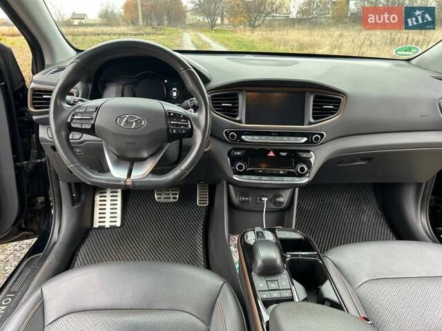 Чорний Хендай Ioniq, об'ємом двигуна 0 л та пробігом 65 тис. км за 15500 $, фото 7 на Automoto.ua