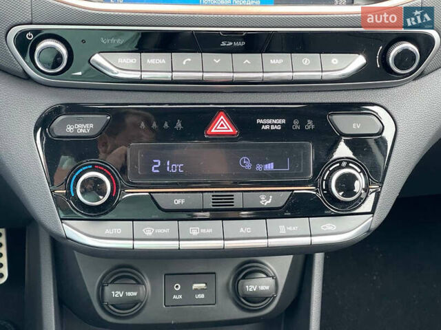 Черный Хендай Ioniq, объемом двигателя 0 л и пробегом 45 тыс. км за 16500 $, фото 26 на Automoto.ua