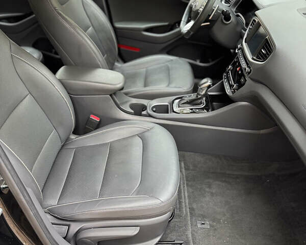 Чорний Хендай Ioniq, об'ємом двигуна 1.6 л та пробігом 205 тис. км за 12500 $, фото 11 на Automoto.ua