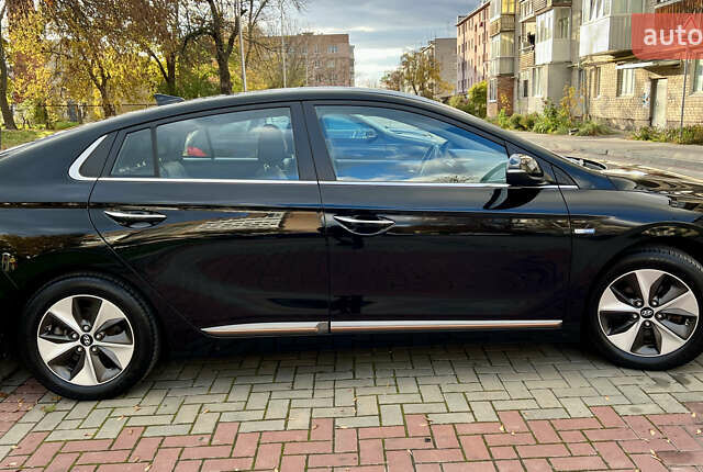 Чорний Хендай Ioniq, об'ємом двигуна 0 л та пробігом 90 тис. км за 14150 $, фото 5 на Automoto.ua