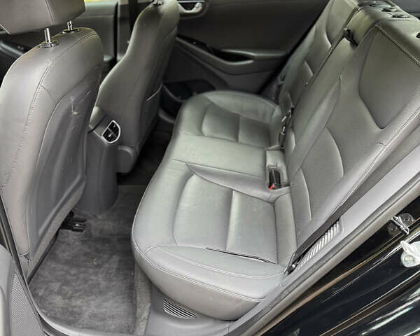 Чорний Хендай Ioniq, об'ємом двигуна 1.6 л та пробігом 205 тис. км за 12500 $, фото 7 на Automoto.ua